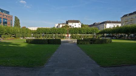 Ein Bild vom Mierendorffplatz bei gutem Wetter